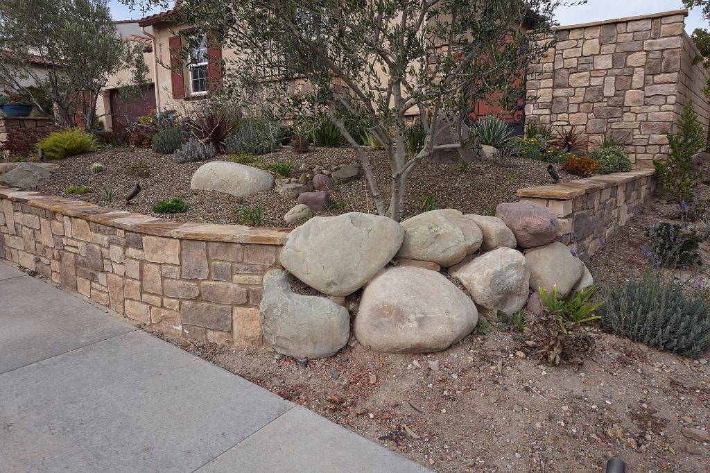 Close-up wall with Creative Stone Features in Dos Vientos Newbury Park
