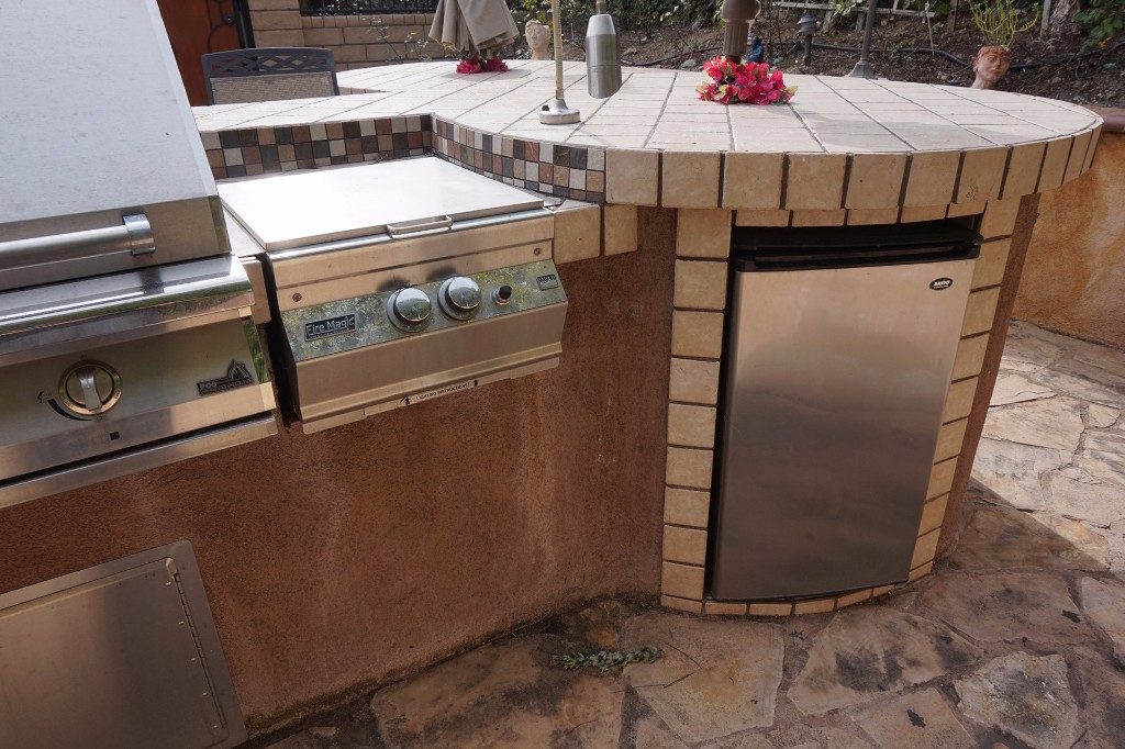 Dos Vientos Newbury Park custom outdoor BBQ kitchen with refrigerator storage